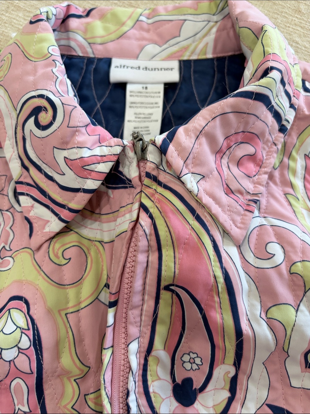 Alfred Dunner Pink Paisley Quilted Jacket
Size 18 - Picture 6 of 6